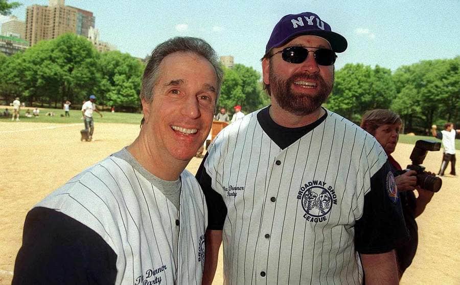 Henry Winkler and John Ritter at a baseball game 