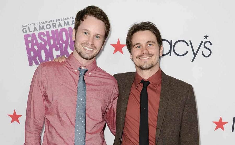 Tyler and Jason Ritter posing on the red carpet 