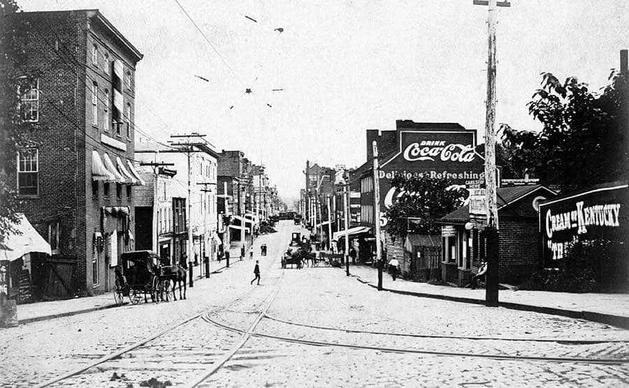 An old photograph of a street in Lynchburg, Virginia