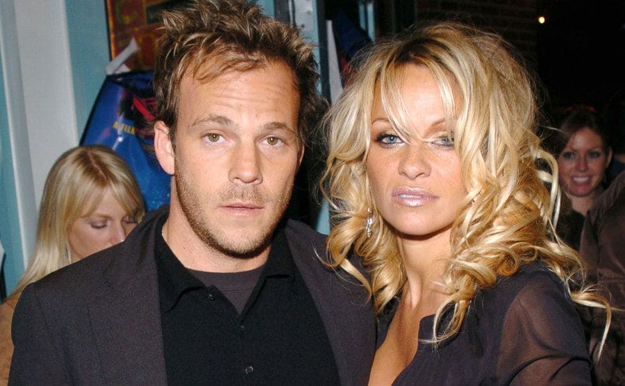 Stephen Dorff and Pamela Anderson posing together on the red carpet 