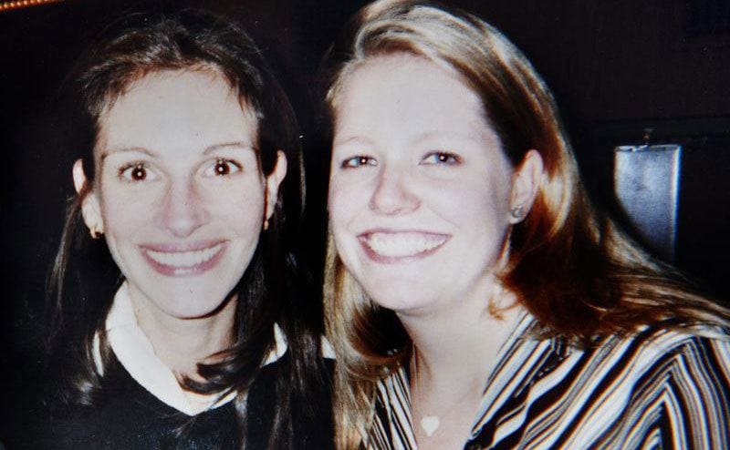 Julia Roberts poses for a picture with her sister Nancy Motes. 