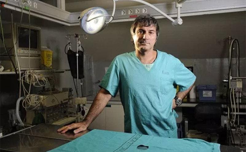 Macchiarini stands in the operating room. 