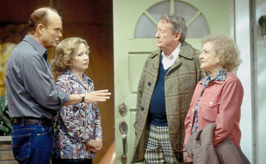 Tom Poston is Kitty Forman’s father in a scene from the show. 
