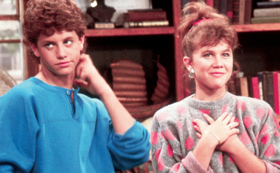 Kirk Cameron and Tracey Gold in Growing Pains.
