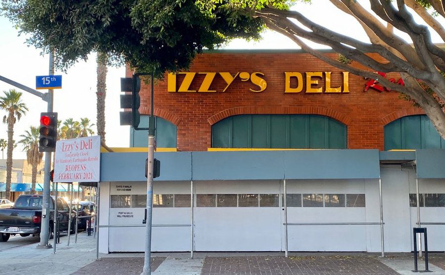 An exterior shot of Izzy’s Deli Restaurant.