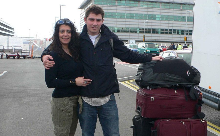 An image of Lezlie and Greg arriving at the airport.