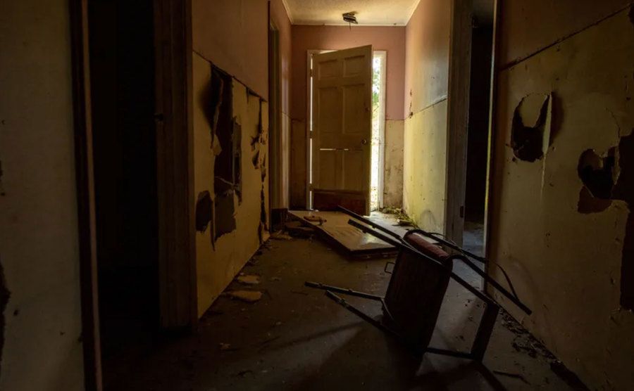 An interior shot of an abandoned Bethesda Home.