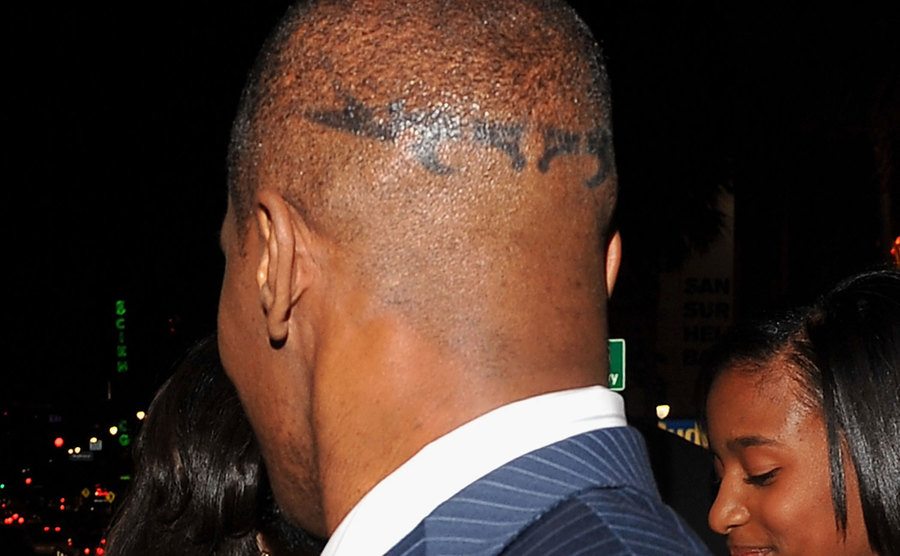 An image of Foxx’ tattoo on the back of his head.