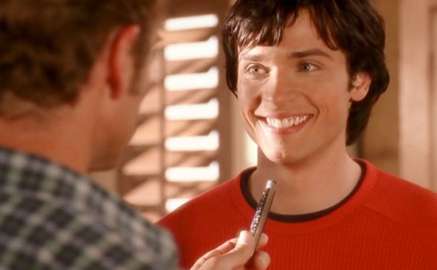 A still of Tom Welling in a scene from the show.