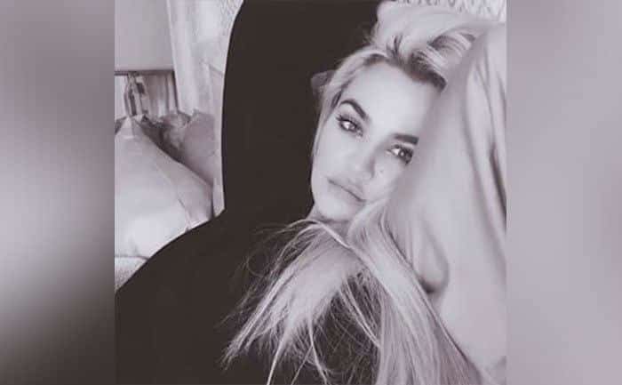 A selfie of Khloe in bed. 